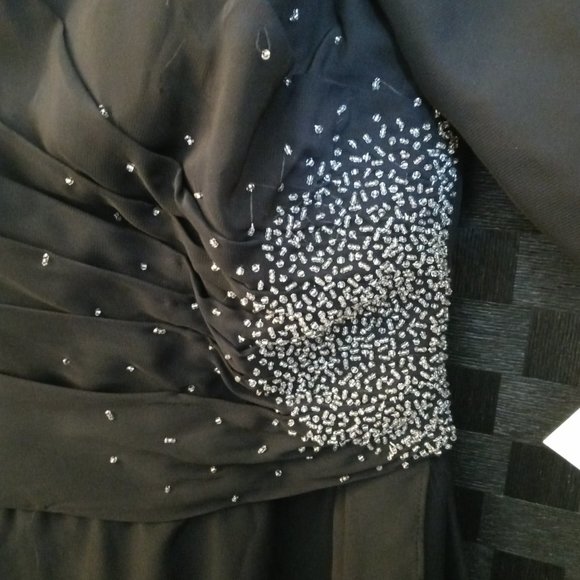 Size 16 black formal gown - Picture 3 of 5